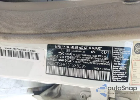 2011 Mercedes-Benz C 300 Luxury/Sport z USA, uszkodzony, nr VIN WDDGF5EB2BF638292